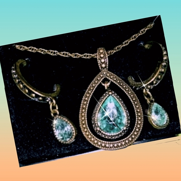 SET of 2: Avon Blissful Blues Necklace & Earrings - Picture 1 of 14